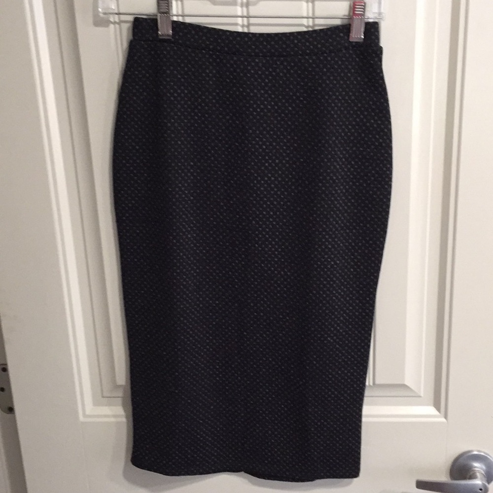 Stretchy pencil skirt